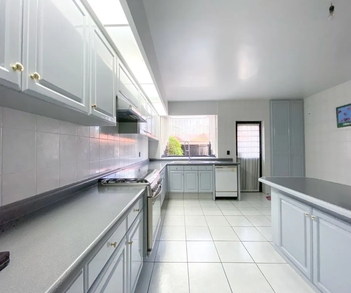 Casa En Venta,Jardines de Guadalupe,San Luis Gonzaga 44740, Zapopan, Jalisco 45030, 4 Habitaciones,5 Baños,San Luis Gonzaga ,2,p1visWl