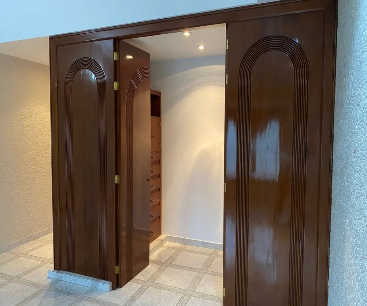 Casa En Venta,Jardines de Guadalupe,San Luis Gonzaga 44740, Zapopan, Jalisco 45030, 4 Habitaciones,5 Baños,San Luis Gonzaga ,2,p1visWl