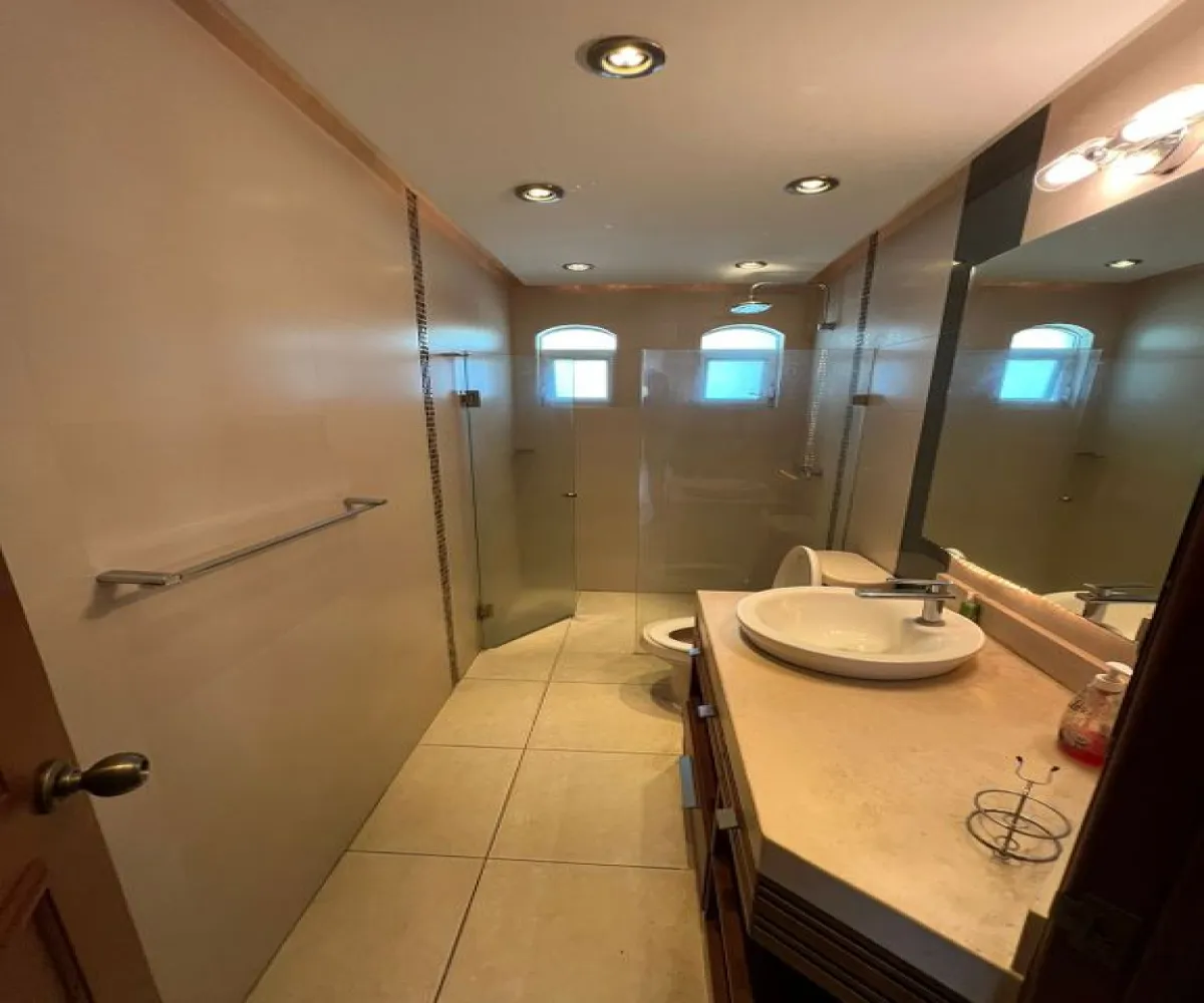 Casa En Venta,Virreyes Residencial,Paseo de los Virreyes 980, Zapopan, Jalisco 45110, 3 Habitaciones,3 Baños,Paseo de los Virreyes ,2,pIt0z8V