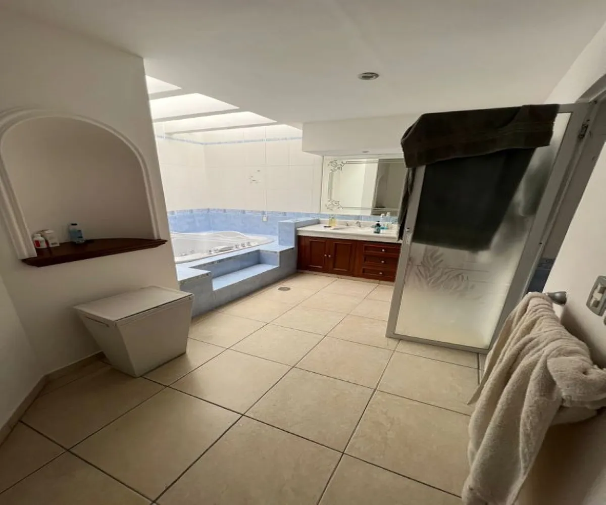 Casa En Venta,Virreyes Residencial,Paseo de los Virreyes 980, Zapopan, Jalisco 45110, 3 Habitaciones,3 Baños,Paseo de los Virreyes ,2,pIt0z8V