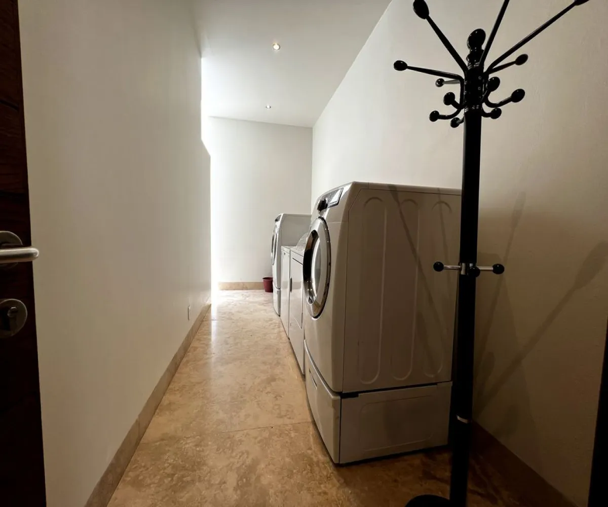 Casa En Venta,Mítica Residencial,Avenida General Ramón Corona 7880, Zapopan, Jalisco 45019, 5 Habitaciones,5 Baños,Avenida General Ramón Corona,2,pXVa8jJ