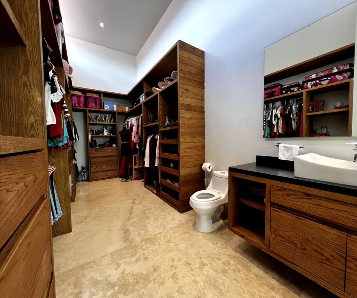 Casa En Venta,Mítica Residencial,Avenida General Ramón Corona 7880, Zapopan, Jalisco 45019, 5 Habitaciones,5 Baños,Avenida General Ramón Corona,2,pXVa8jJ