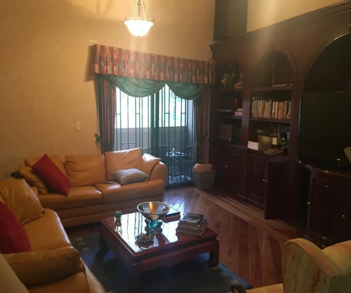Casa En Venta,Villas de Irapuato,Paseo de la Cuesta 2294, Irapuato, Guanajuato 36670, 4 Habitaciones,5 Baños,Paseo de la Cuesta ,2,pXdyzzK