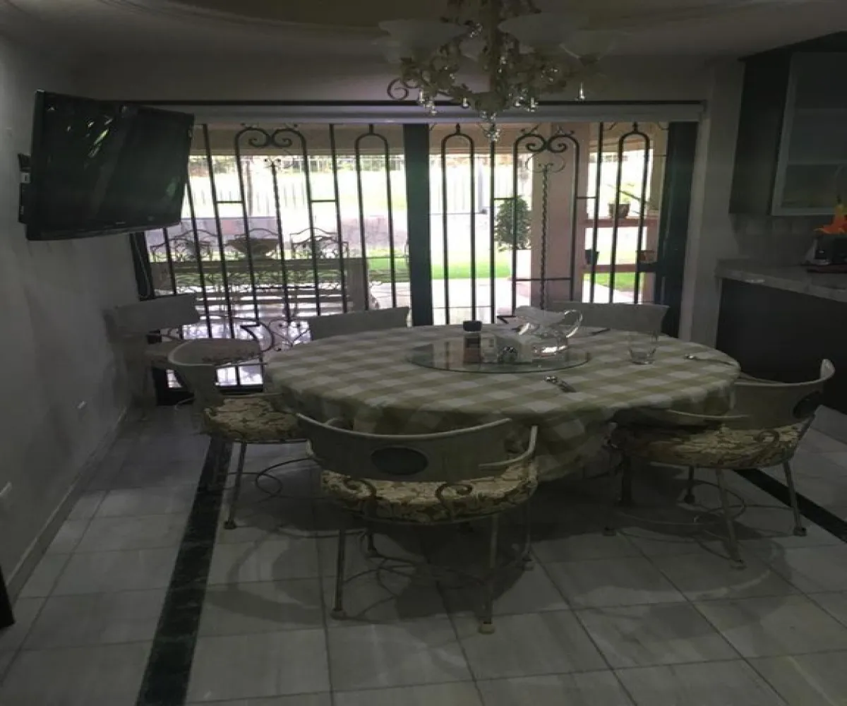 Casa En Venta,Villas de Irapuato,Paseo de la Cuesta 2294, Irapuato, Guanajuato 36670, 4 Habitaciones,5 Baños,Paseo de la Cuesta ,2,pXdyzzK