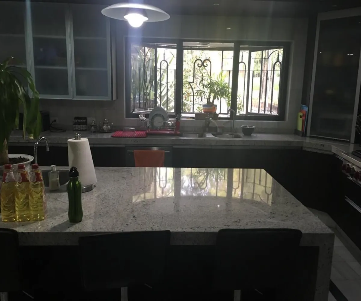 Casa En Venta,Villas de Irapuato,Paseo de la Cuesta 2294, Irapuato, Guanajuato 36670, 4 Habitaciones,5 Baños,Paseo de la Cuesta ,2,pXdyzzK