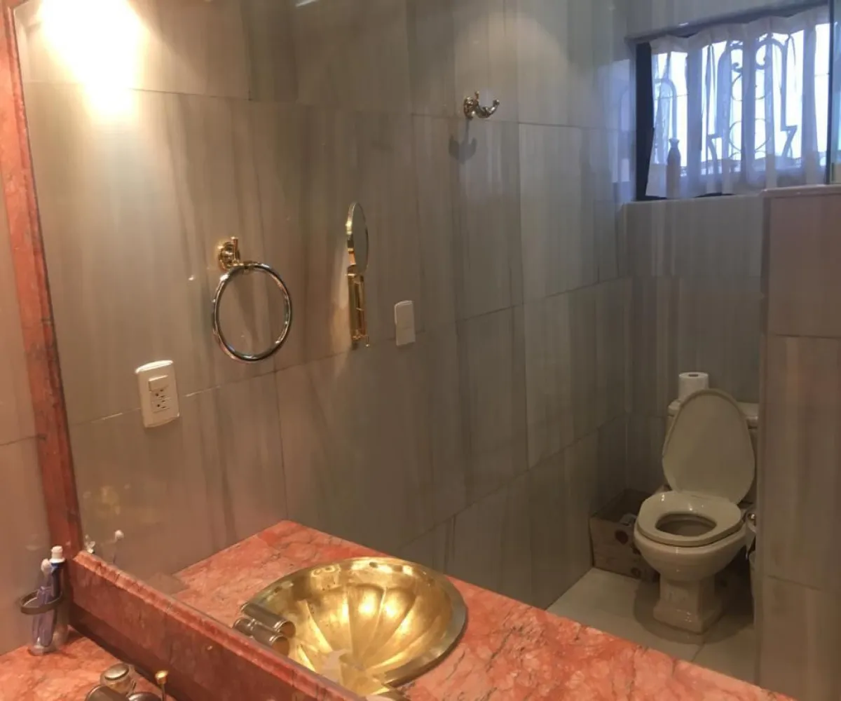 Casa En Venta,Villas de Irapuato,Paseo de la Cuesta 2294, Irapuato, Guanajuato 36670, 4 Habitaciones,5 Baños,Paseo de la Cuesta ,2,pXdyzzK