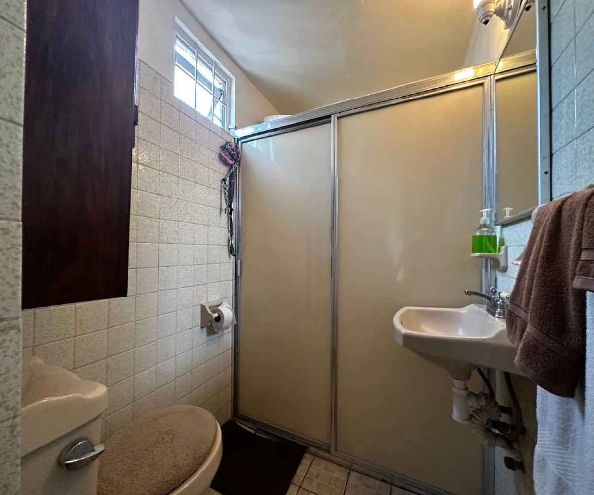 Casa En Venta,Jardines del Country,Circunvalación 1933, Guadalajara, Jalisco 44210, 4 Habitaciones,3 Baños,Circunvalación ,1,pIhwuJg