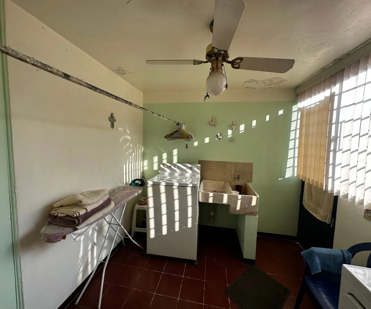 Casa En Venta,Jardines del Country,Circunvalación 1933, Guadalajara, Jalisco 44210, 4 Habitaciones,3 Baños,Circunvalación ,1,pIhwuJg