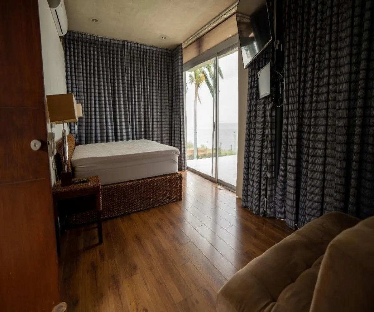 Casa En Venta,Chantepec (El Chante),Morelos 250, Jocotepec, Jalisco 45825, 4 Habitaciones,6 Baños,Morelos ,2,pvmsQOq