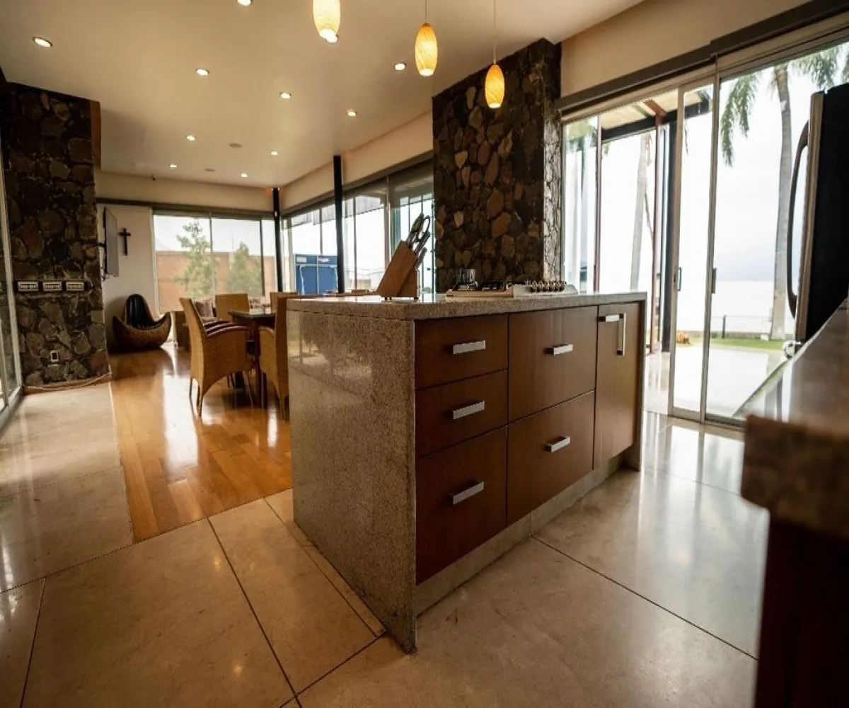 Casa En Venta,Chantepec (El Chante),Morelos 250, Jocotepec, Jalisco 45825, 4 Habitaciones,6 Baños,Morelos ,2,pvmsQOq