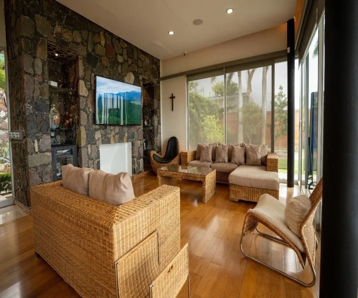 Casa En Venta,Chantepec (El Chante),Morelos 250, Jocotepec, Jalisco 45825, 4 Habitaciones,6 Baños,Morelos ,2,pvmsQOq