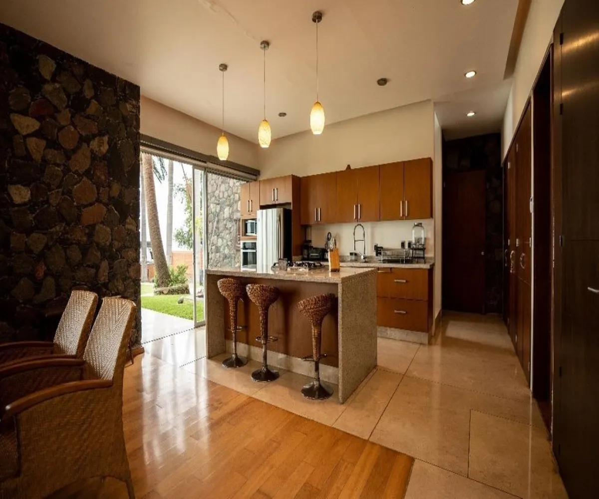 Casa En Venta,Chantepec (El Chante),Morelos 250, Jocotepec, Jalisco 45825, 4 Habitaciones,6 Baños,Morelos ,2,pvmsQOq