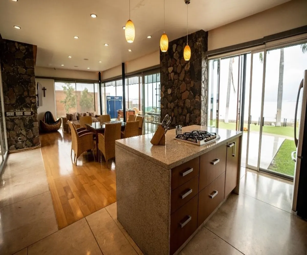 Casa En Venta,Chantepec (El Chante),Morelos 250, Jocotepec, Jalisco 45825, 4 Habitaciones,6 Baños,Morelos ,2,pvmsQOq